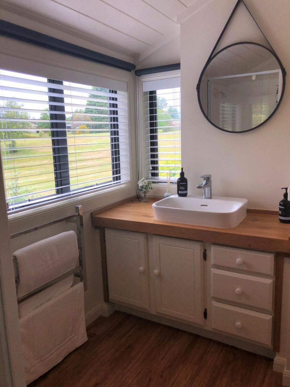 Kinloch Lakeview Lodge - Taupo Екстер'єр фото